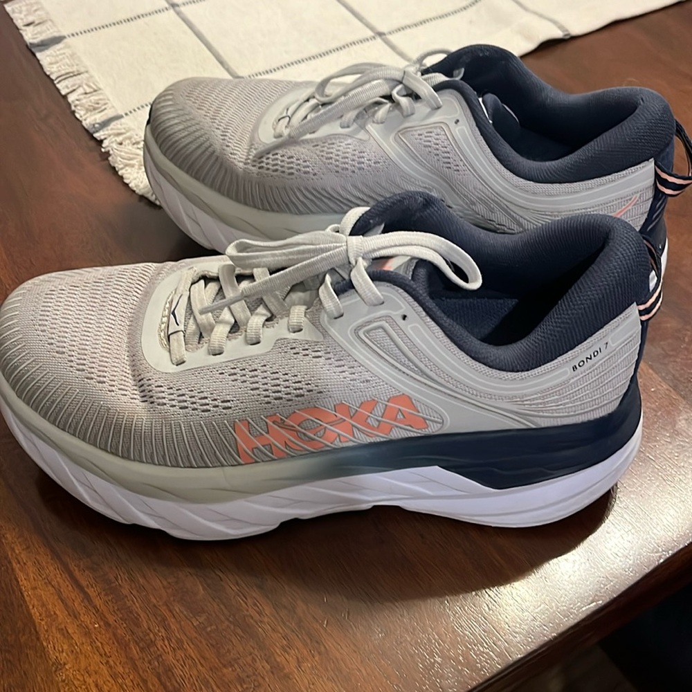 Women’s Hoak Bondi 7 size 8D , hardly worn